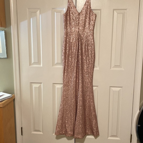 Elegant Pink Sequin Gown in Size XS for Formal Occasions - Picture 5 of 10